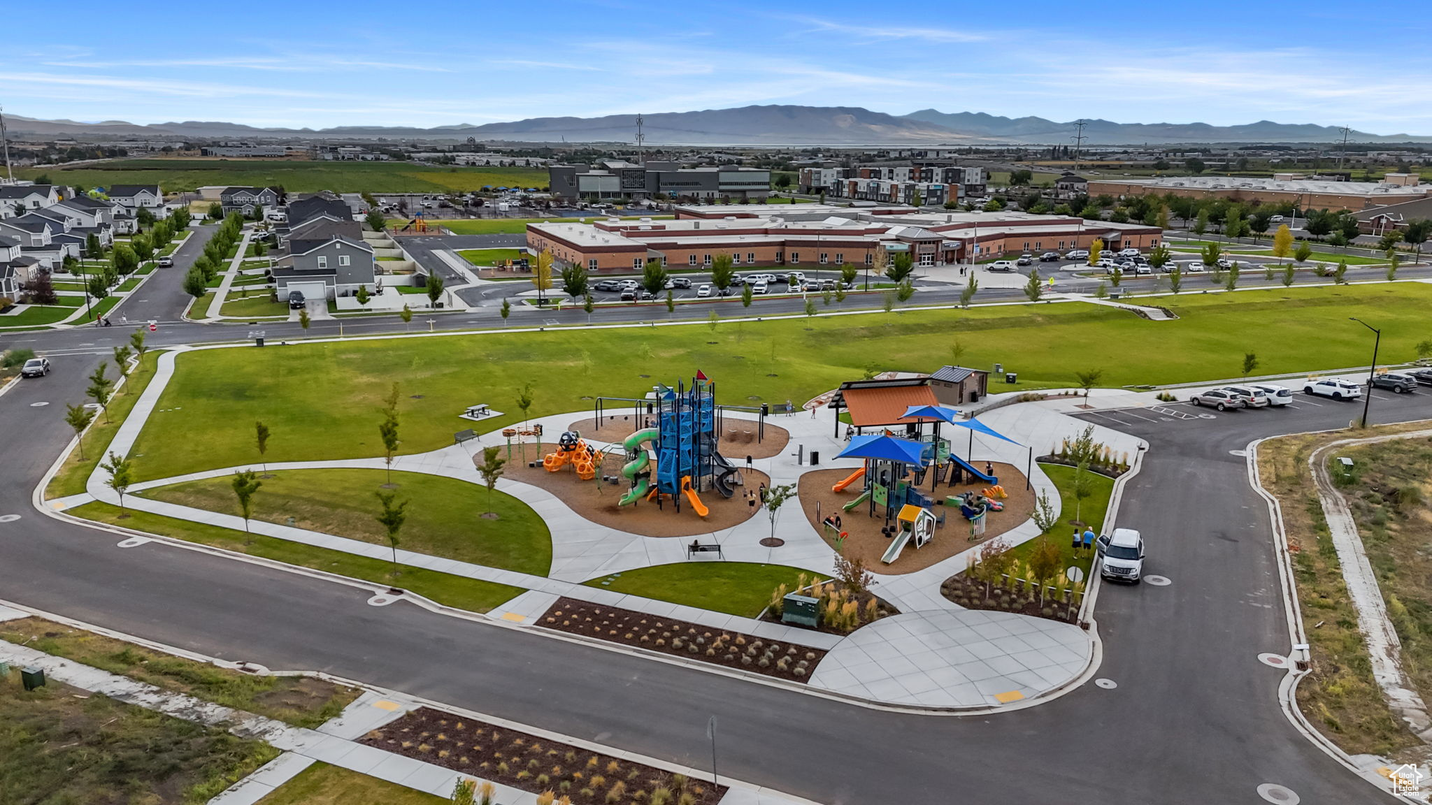 WEST FIELD CENTRAL - Residential