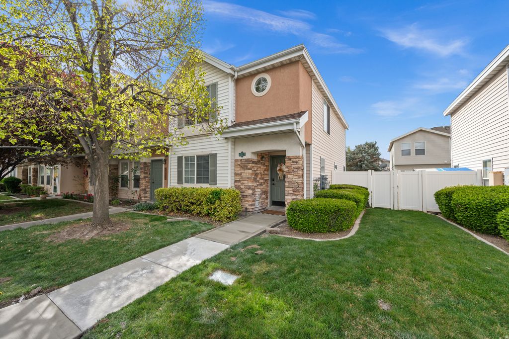 Photo of 174 E ROCKEY PARK LN #34, Draper, UT 84020 (MLS # 2150962)