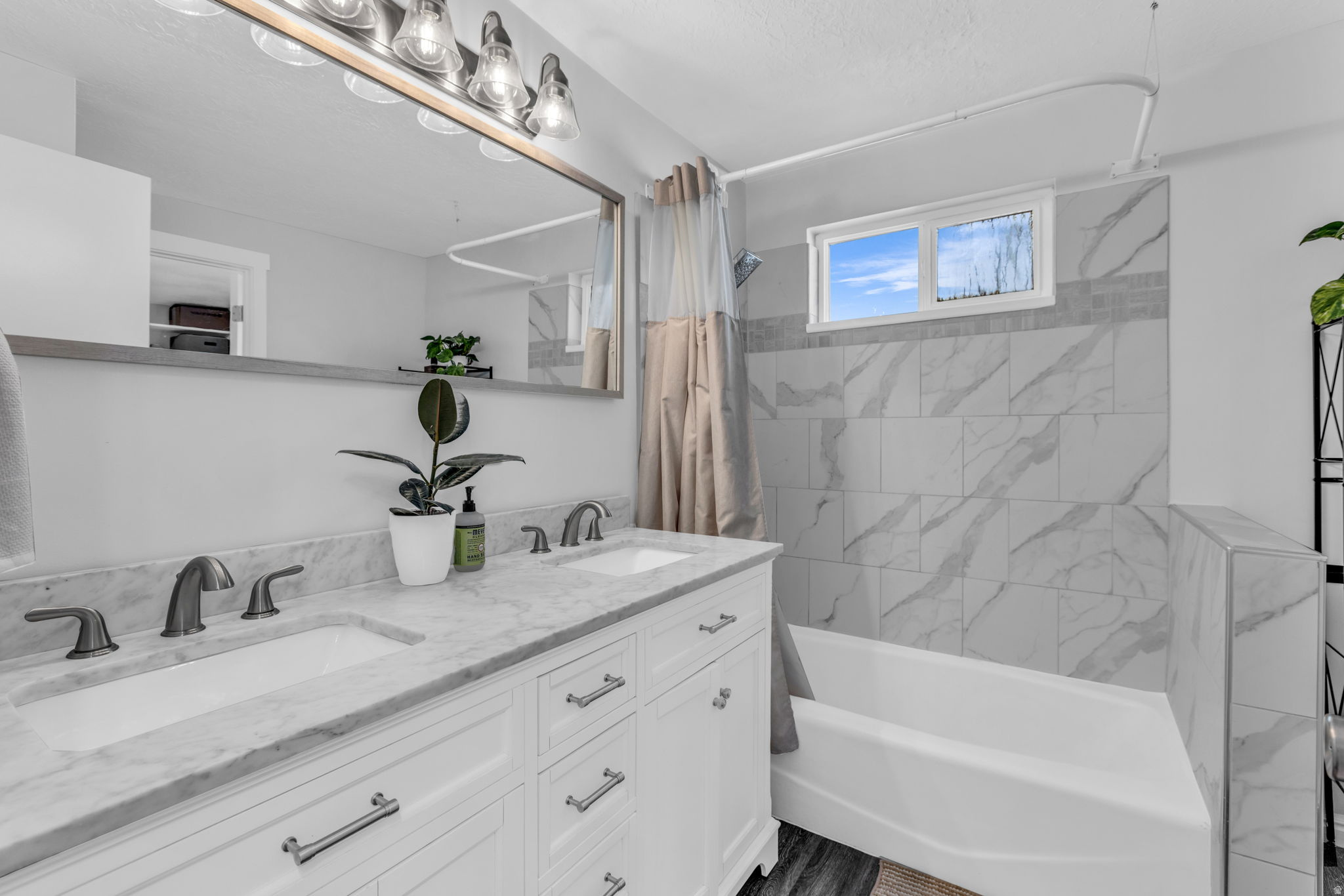 MEADOW PARK - Residential