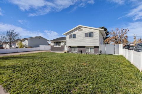 Photo of 911 S 1280 W, Clearfield, UT 84015 (MLS # 2123048)