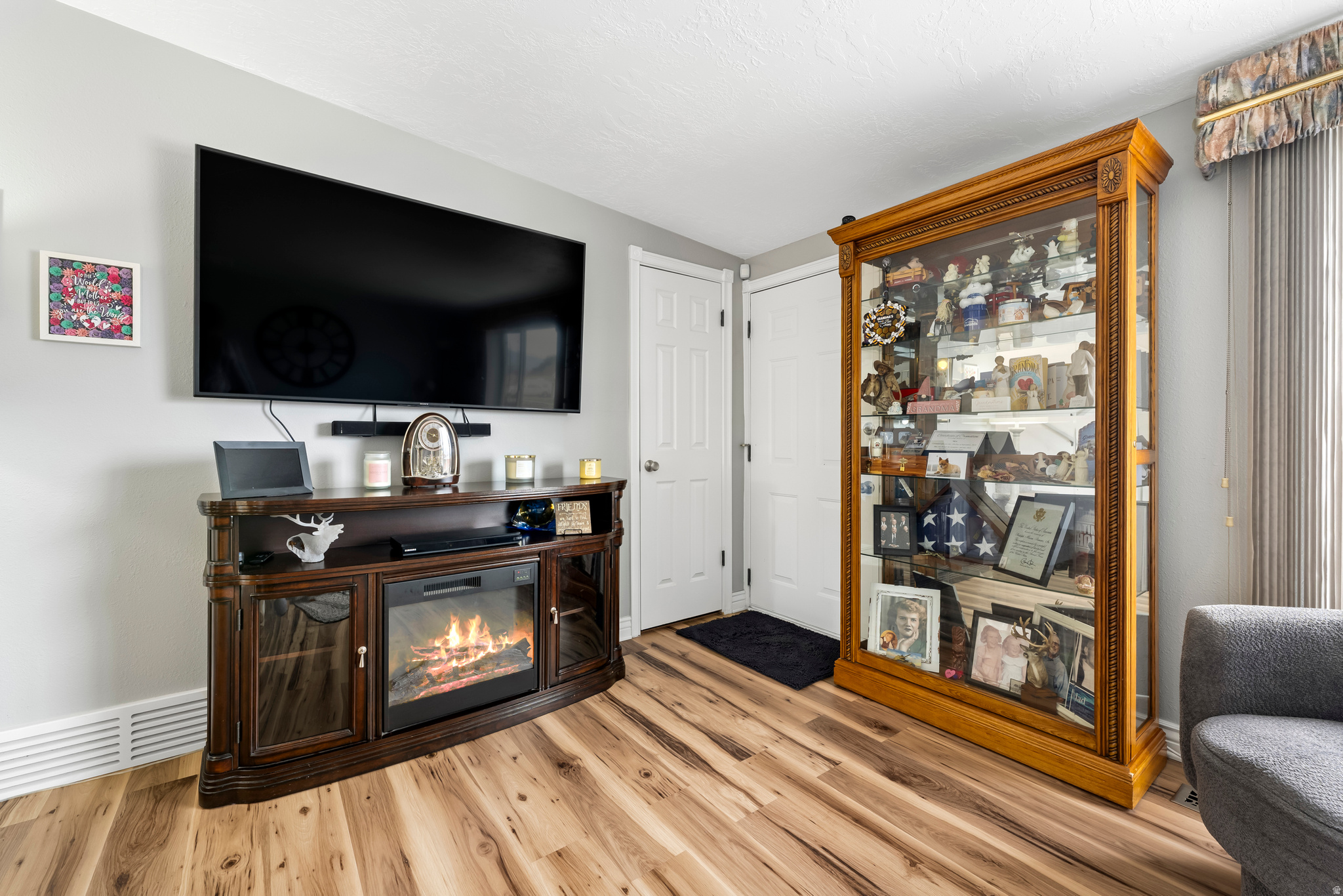 COLONY WEST - Residential