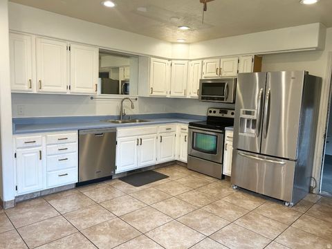 Tiny photo for 965 S 180 W, Hurricane, UT 84737 (MLS # 2129290)