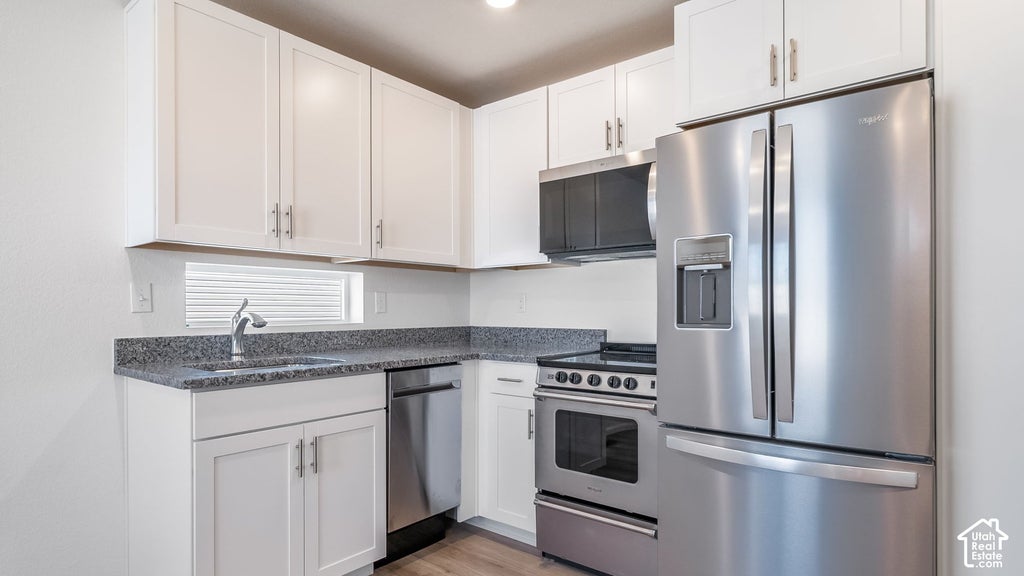 Photo of 548 N BEAVER LN, Saratoga Springs, UT 84045 (MLS # 2191463)