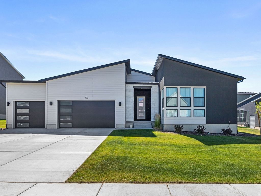 Photo of 403 N PINNACLE CT W, Saratoga Springs, UT 84045 (MLS # 2167293)