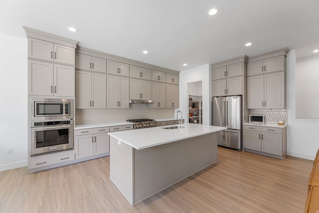 Photo of 403 N PINNACLE CT W, Saratoga Springs, UT 84045 (MLS # 2167293)