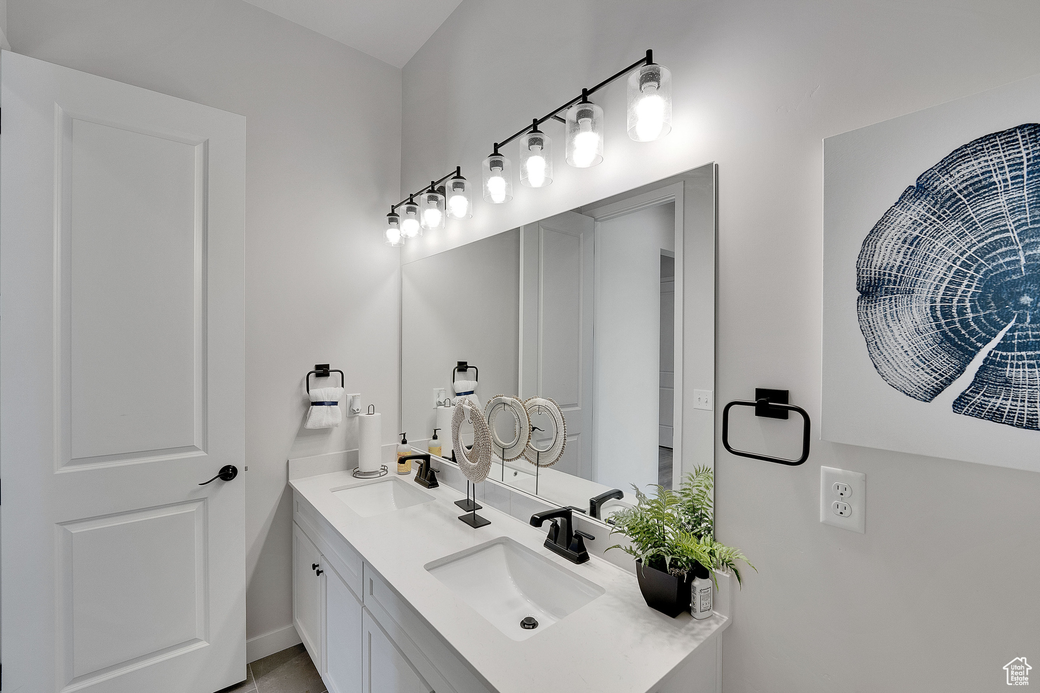 ASHLAR COVE - Residential