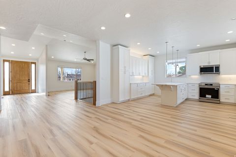 Tiny photo for 1488 W DIAMOND DR, Saint George, UT 84770 (MLS # 2133707)