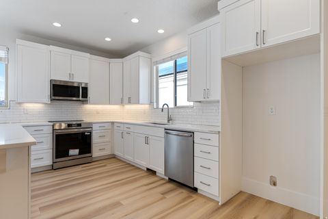 Tiny photo for 1488 W DIAMOND DR, Saint George, UT 84770 (MLS # 2133707)