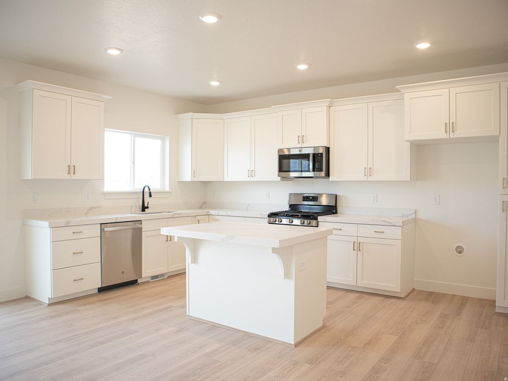 Photo of 715 E WADDELL STREET LOT St #101, Eagle Mountain, UT 84005 (MLS # 2129899)