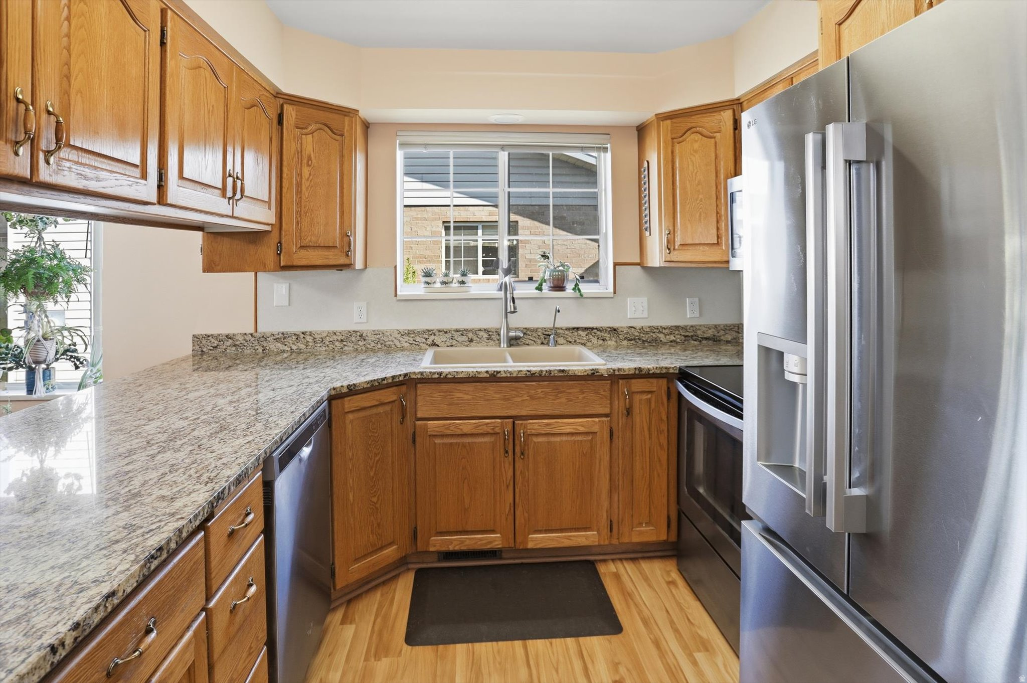 LAKECREST - Residential