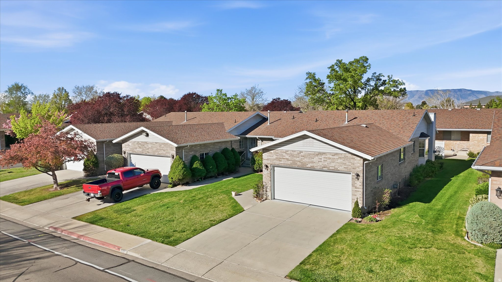 LAKECREST - Residential