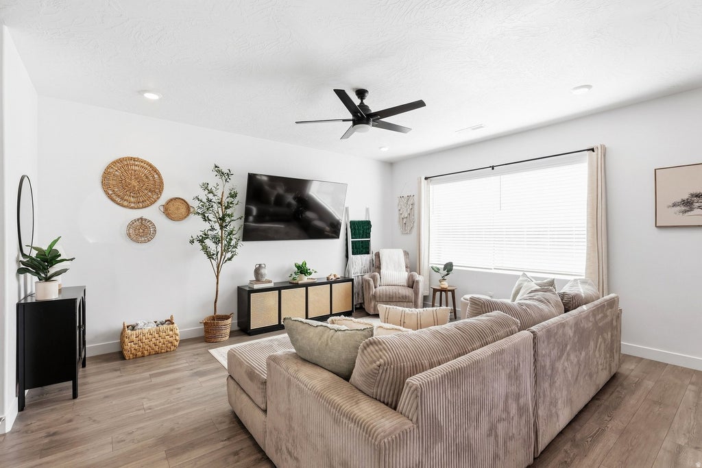 Photo of 1589 S RIPPLE ROCK DR #31, Washington, UT 84780 (MLS # 2185957)