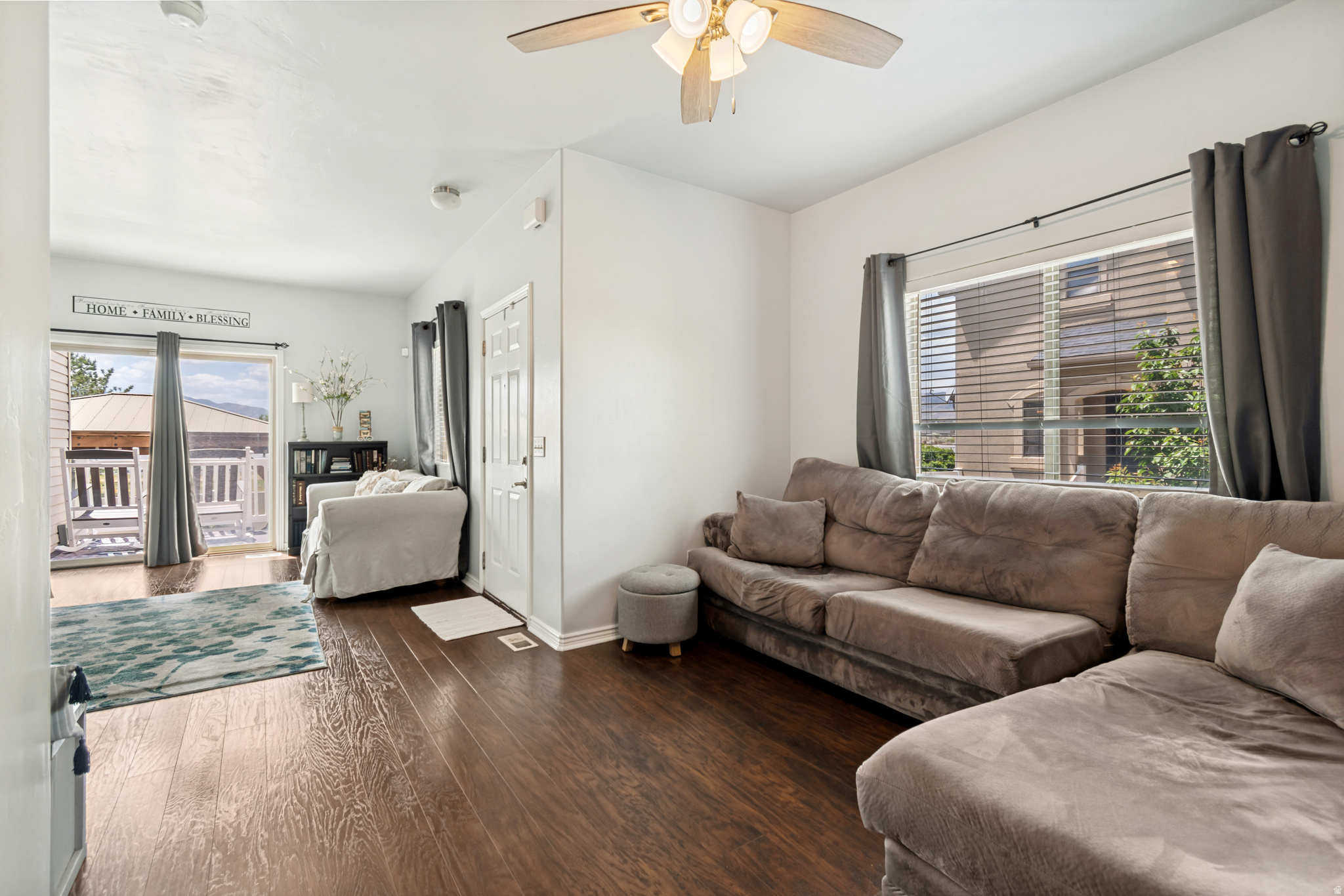 POINTE MEADOWS - Residential