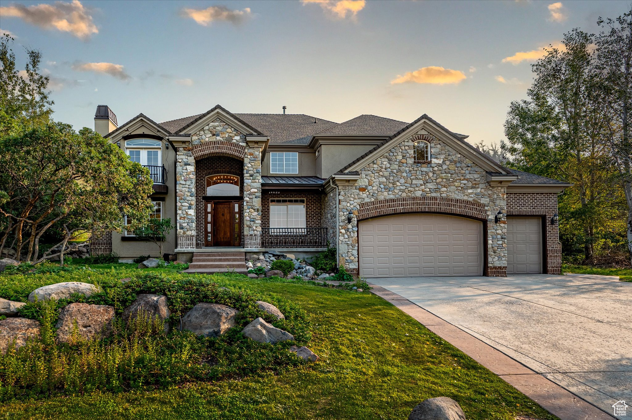 SUNCREST - THE POINT - Residential