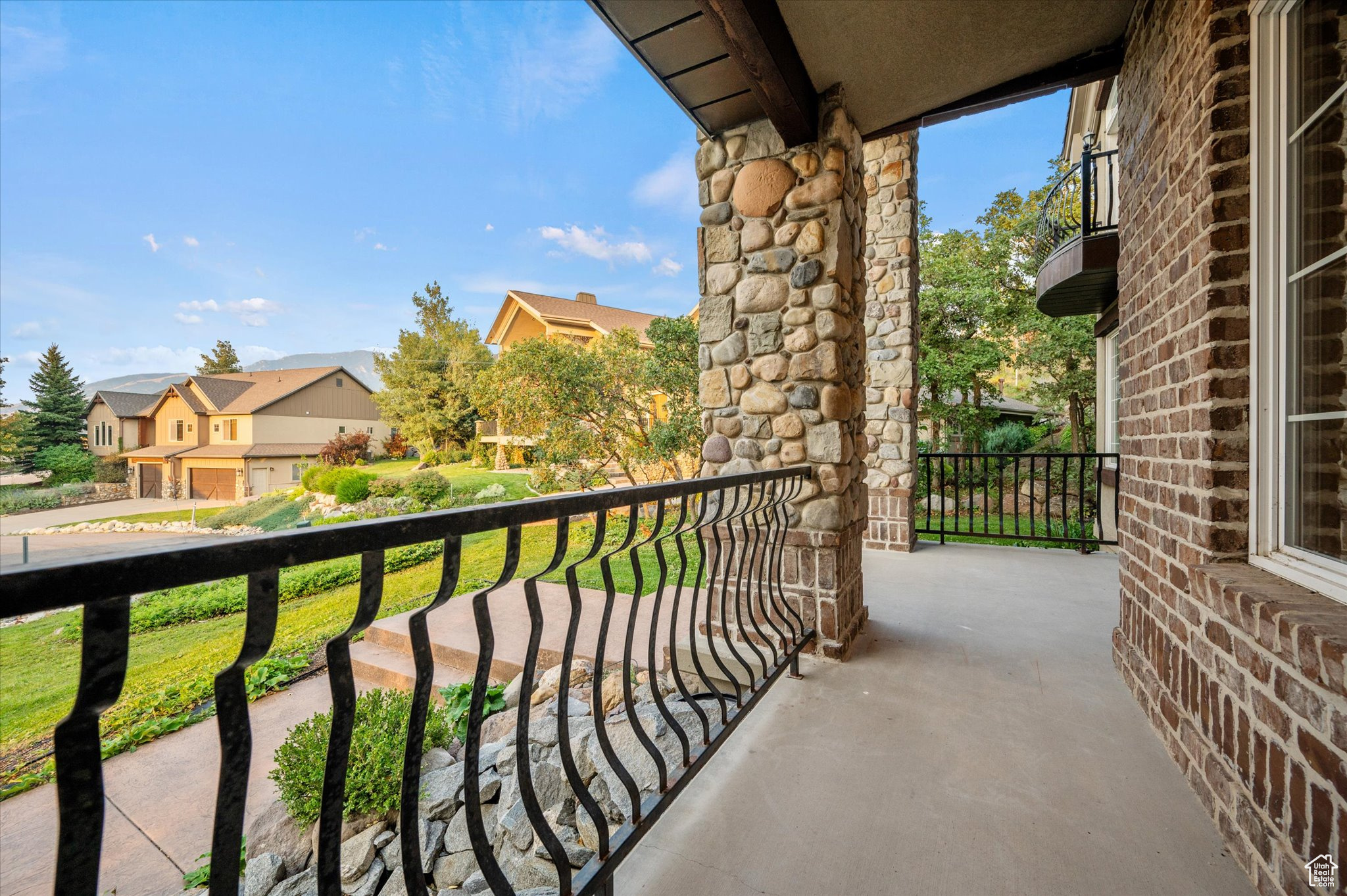 SUNCREST - THE POINT - Residential