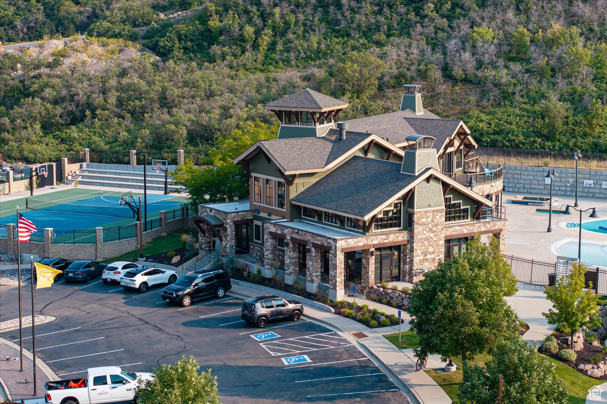 SUNCREST - THE POINT - Residential
