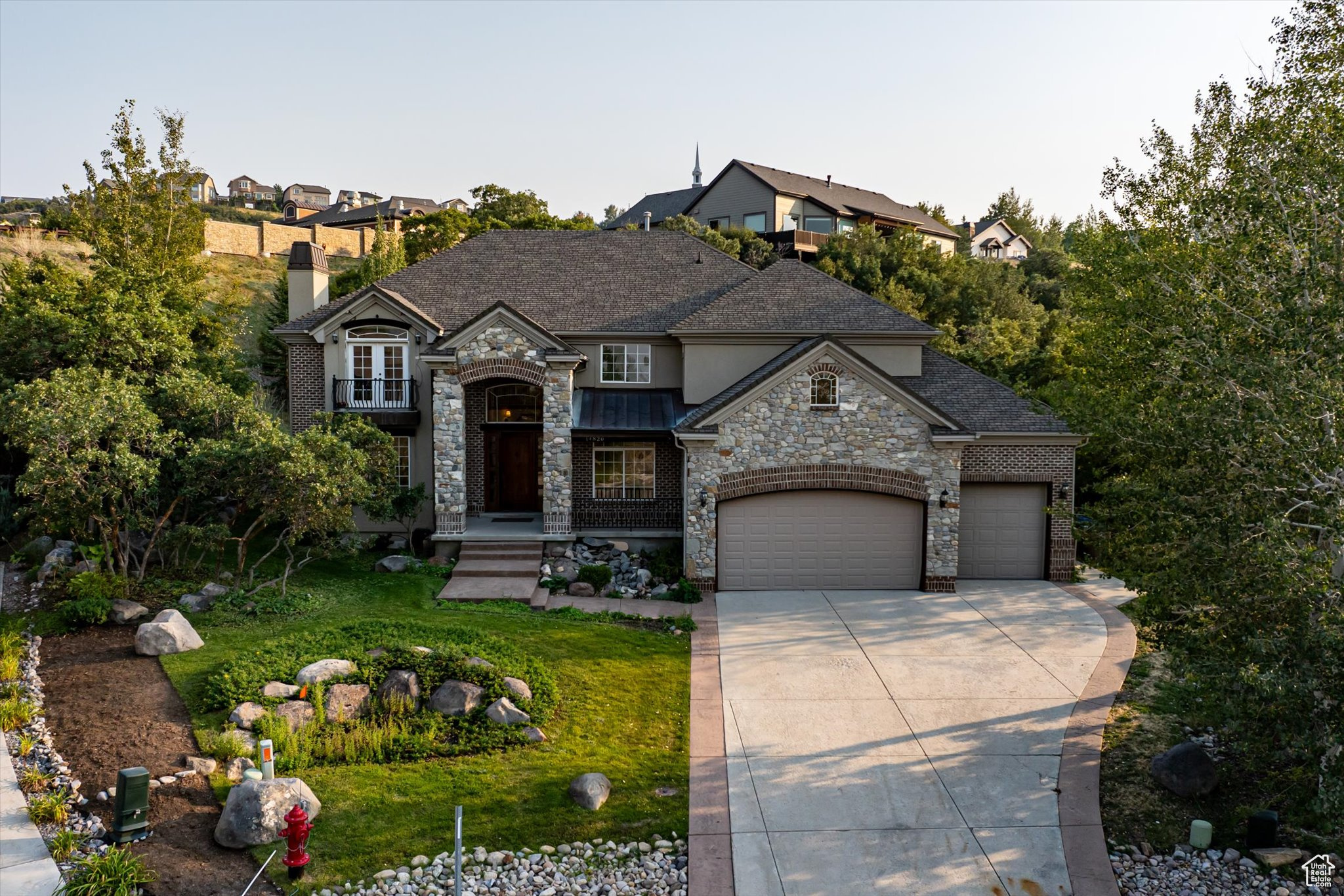 SUNCREST - THE POINT - Residential