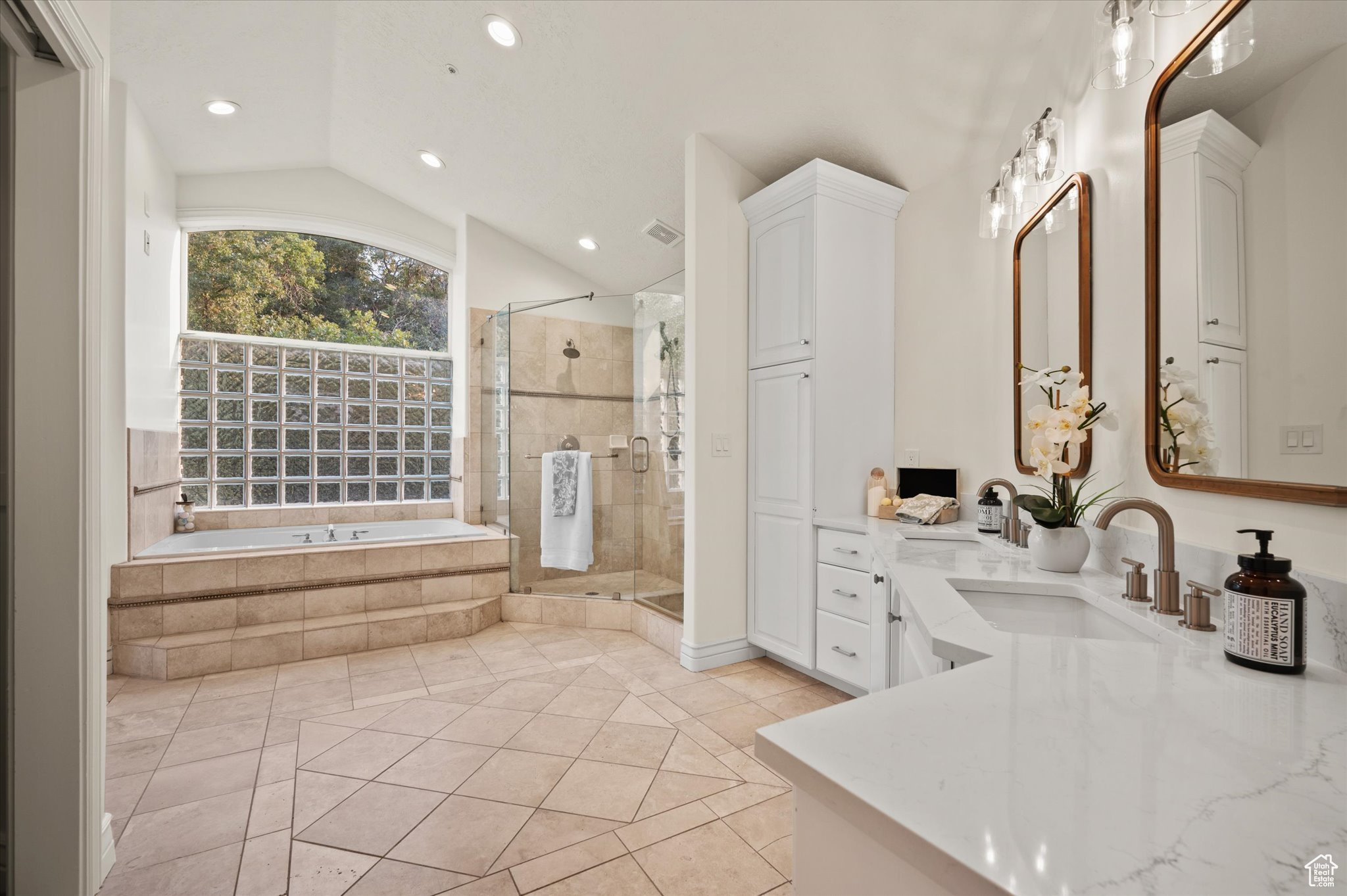 SUNCREST - THE POINT - Residential