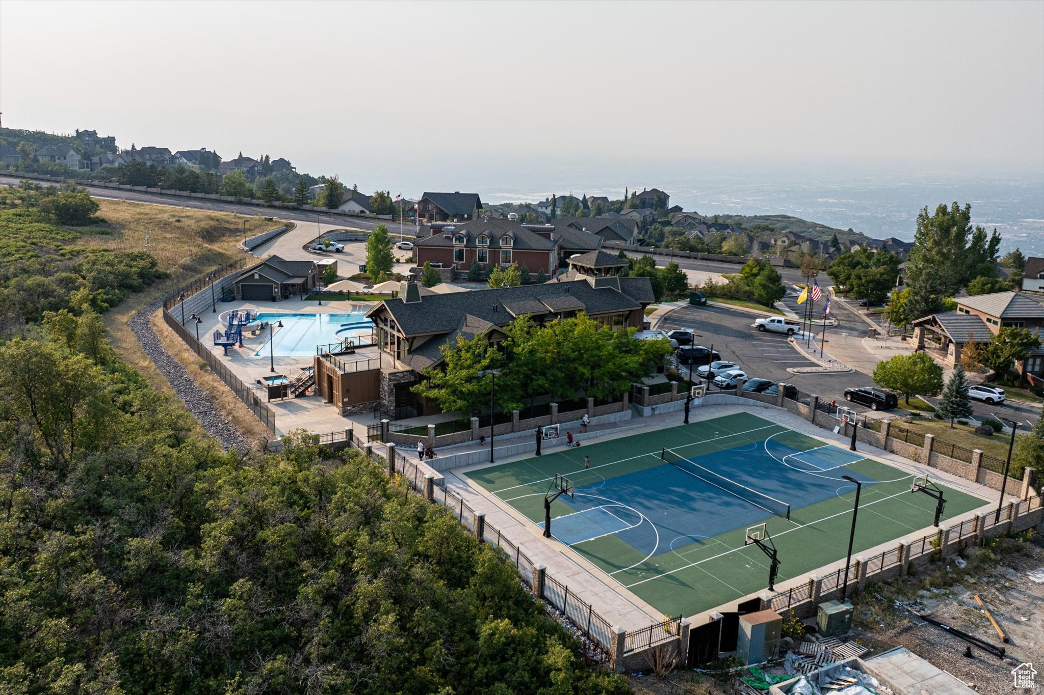 SUNCREST - THE POINT - Residential