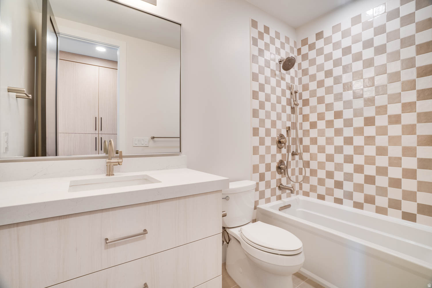 AMANTI LAGO - Residential