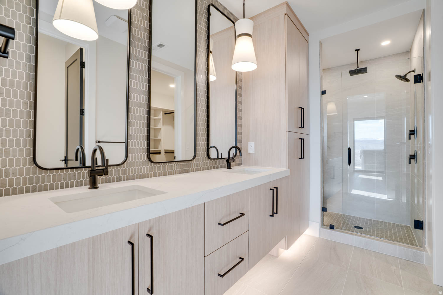 AMANTI LAGO - Residential