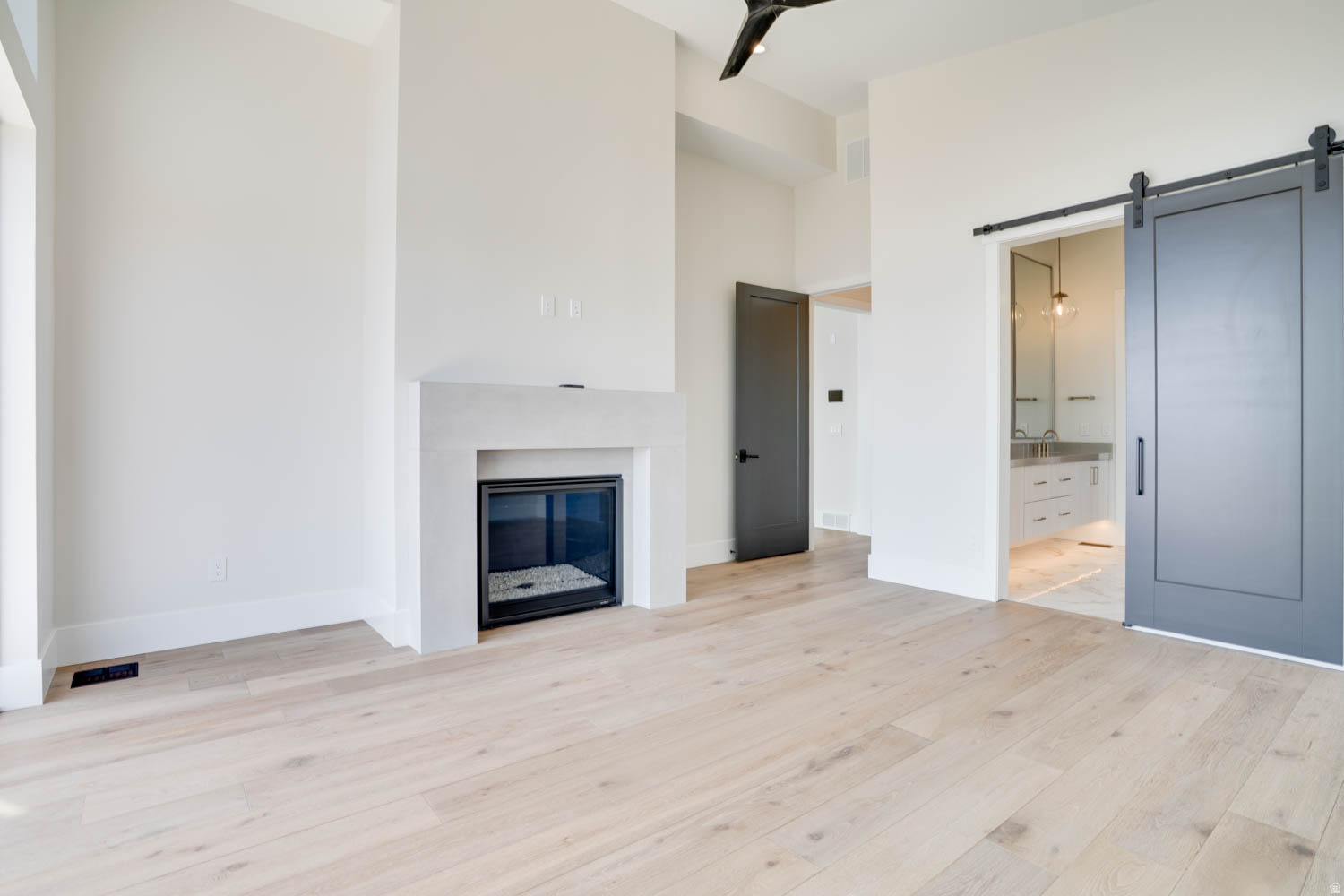 AMANTI LAGO - Residential