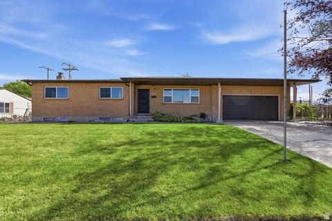 Photo of 5533 W JANETTE AVE, West Valley City, UT 84120 (MLS # 2153980)