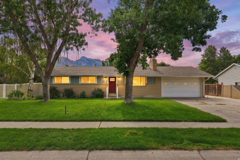 Photo of 239 W FORT CREEK DR, Alpine, UT 84004 (MLS # 2181152)