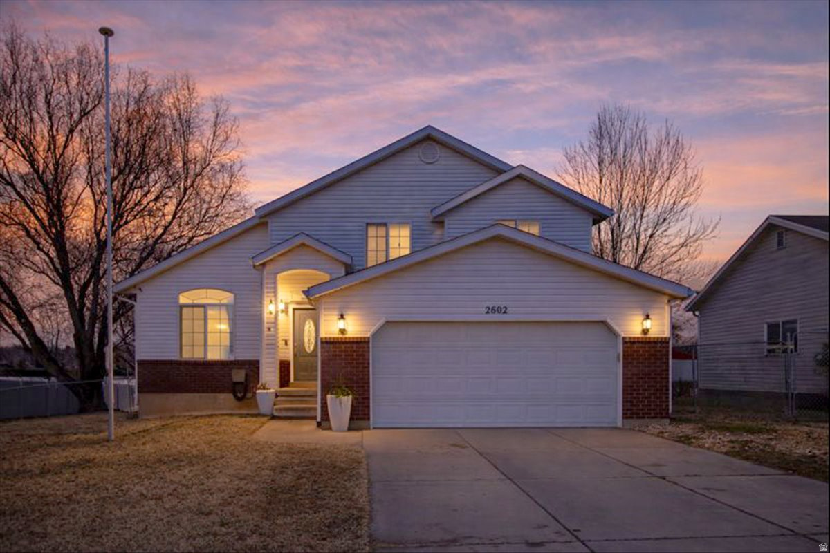 EDGEWATER ESTATES - Residential