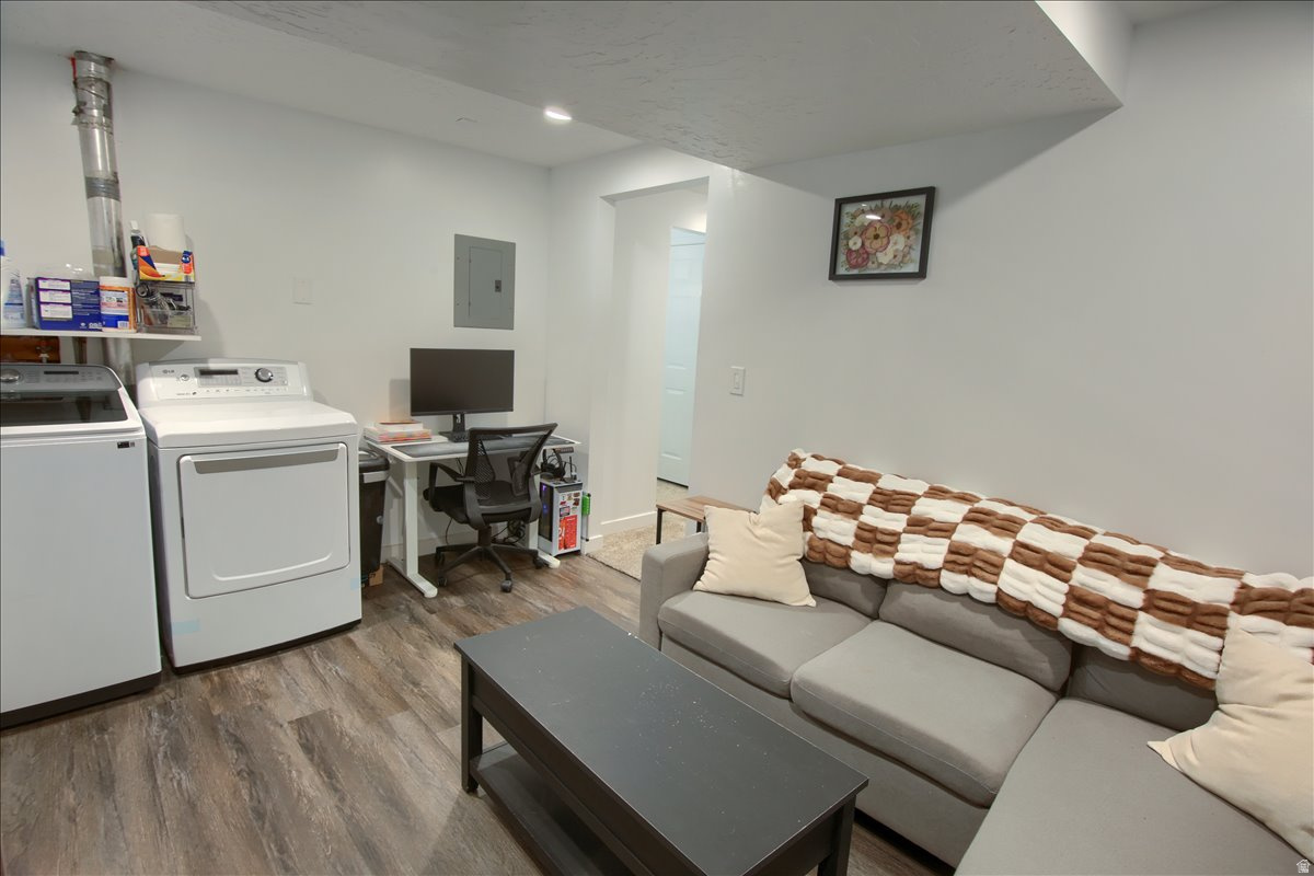 EDGEWATER ESTATES - Residential