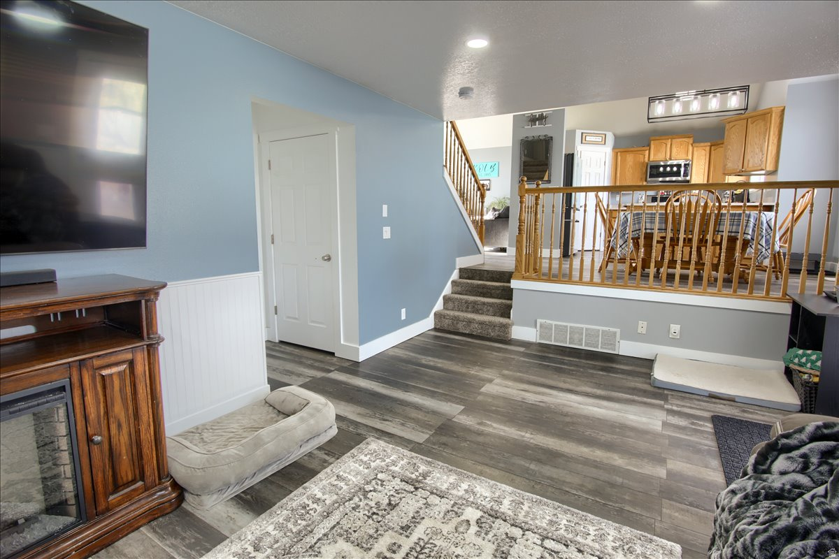 EDGEWATER ESTATES - Residential