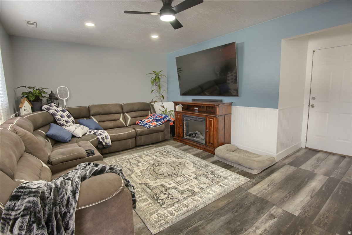 EDGEWATER ESTATES - Residential