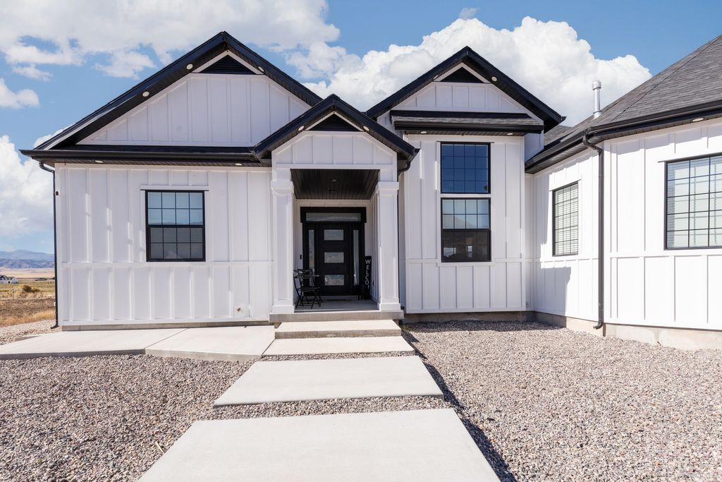 Photo of 904 S 570 W, Monroe, UT 84754 (MLS # 2140422)