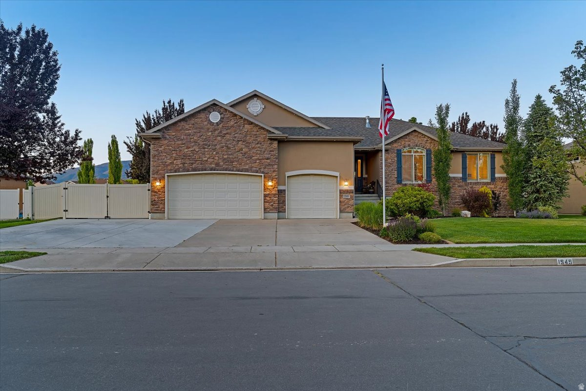 SUNSET EQUESTRIAN - Residential