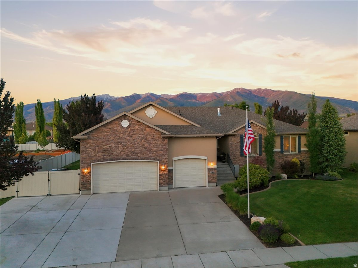 SUNSET EQUESTRIAN - Residential