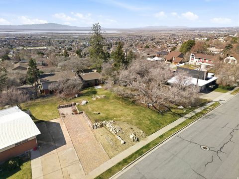Tiny photo for 1159 OAKRIDGE Dr N #107, Centerville, UT 84014 (MLS # 2147823)