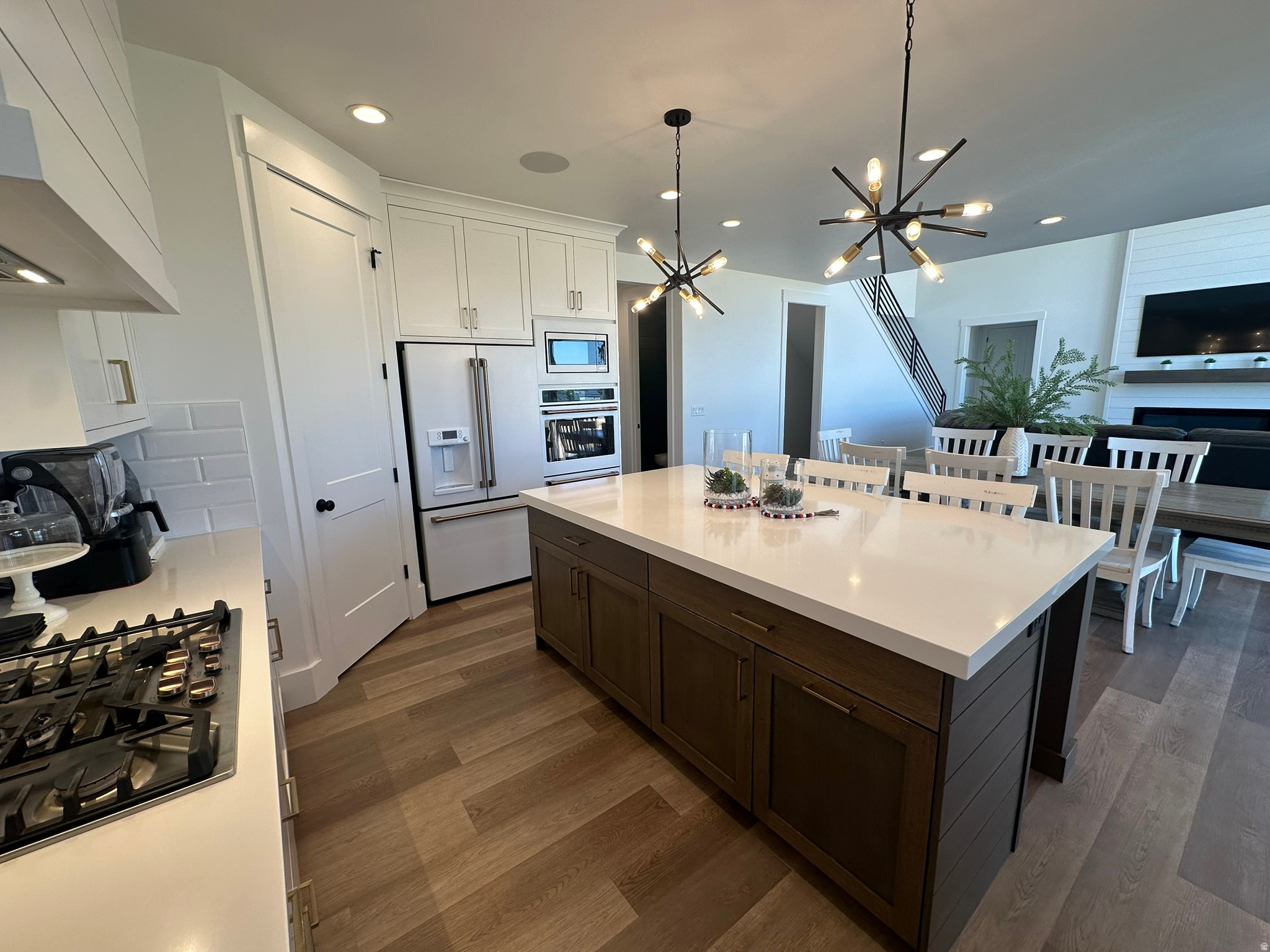 MOUNT VISTA - Residential