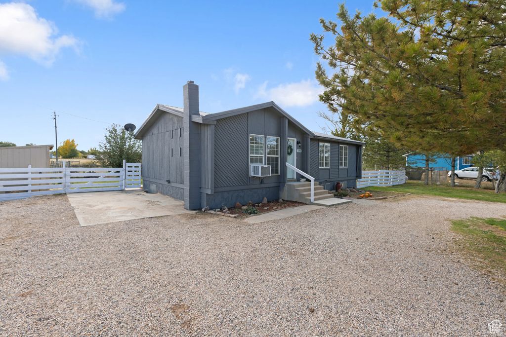 Photo of 598 E BLUE SKY DR S, Enoch, UT 84721 (MLS # 2119568)