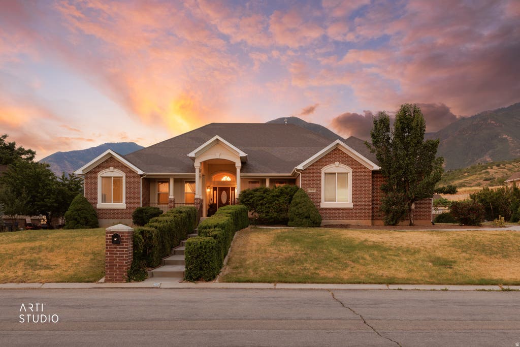 Photo of 794 N VALLEY VIEW CIR E, Elk Ridge, UT 84651 (MLS # 2167847)