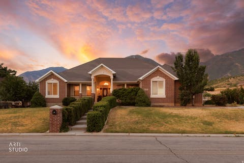 Photo of 794 N VALLEY VIEW CIR E, Elk Ridge, UT 84651 (MLS # 2167847)