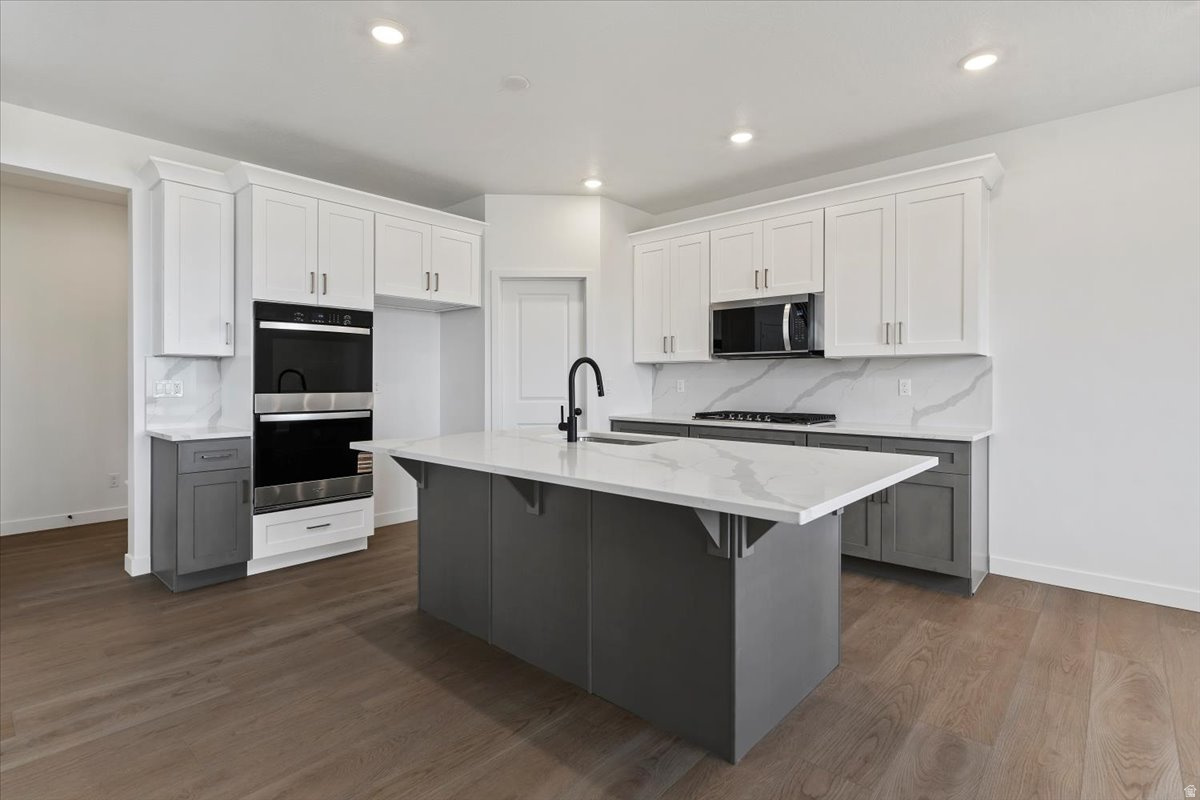 NORTH LAKE MEADOWS - Residential