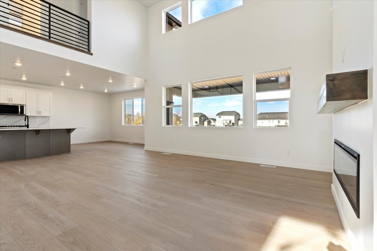 NORTH LAKE MEADOWS - Residential