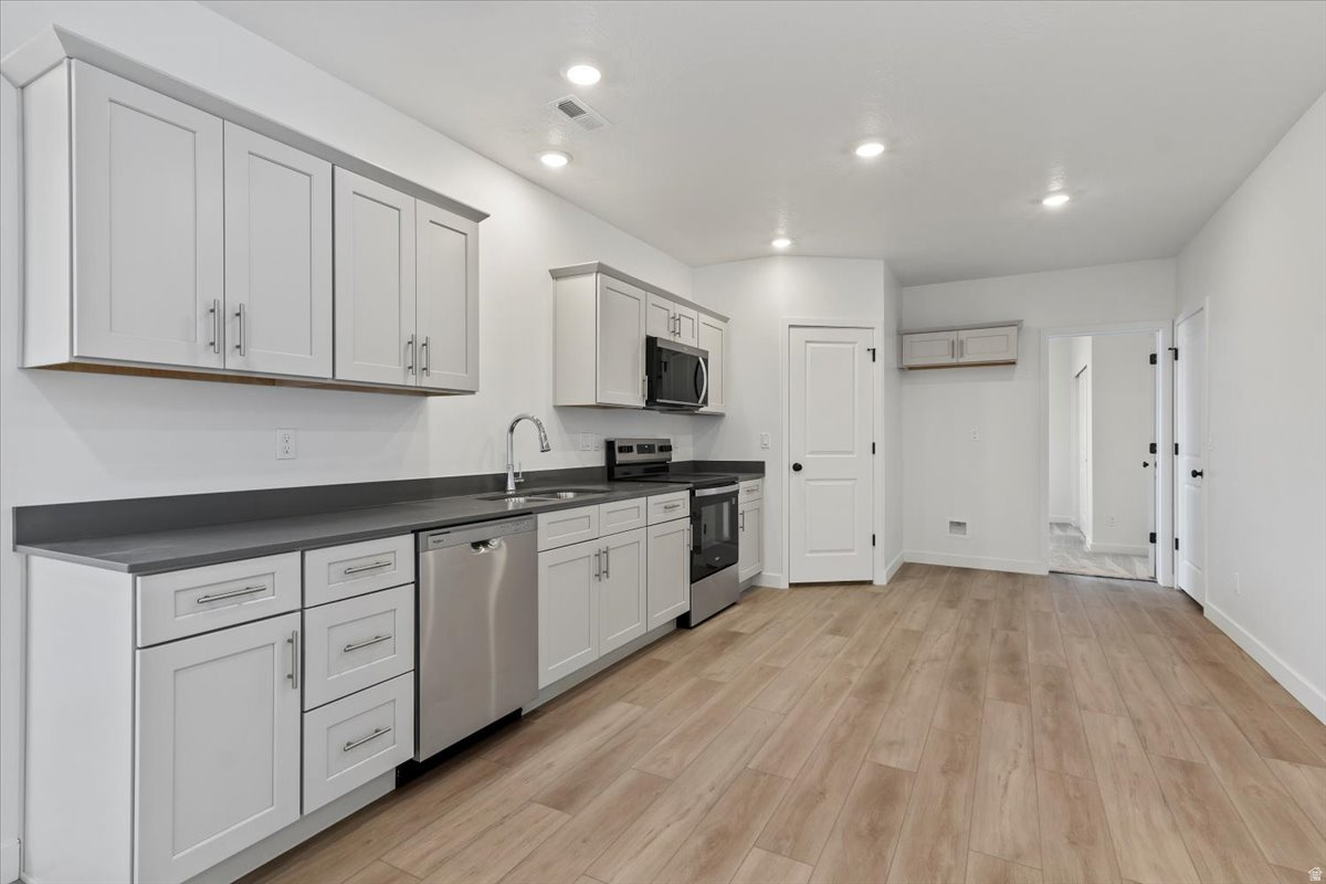 NORTH LAKE MEADOWS - Residential