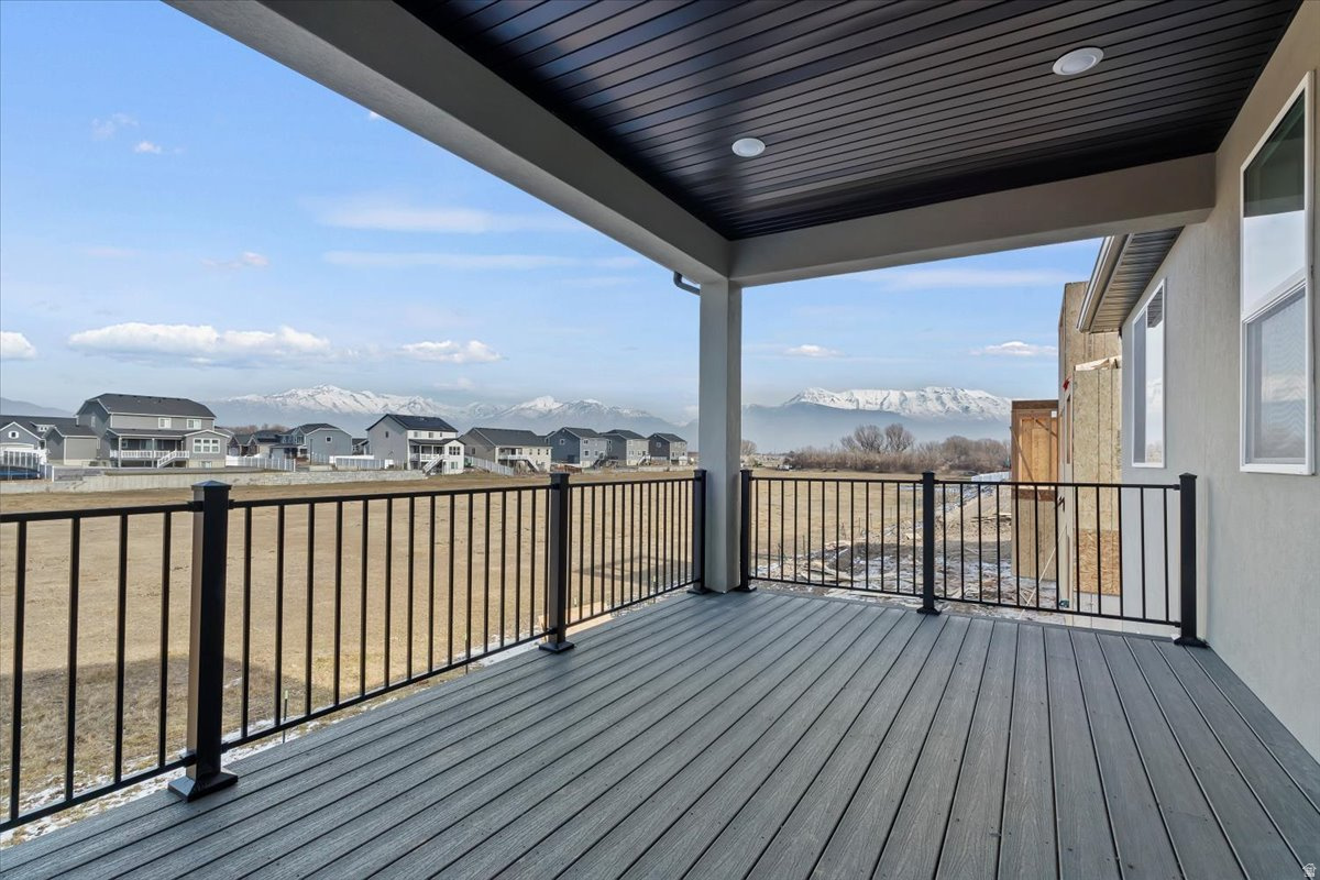 NORTH LAKE MEADOWS - Residential