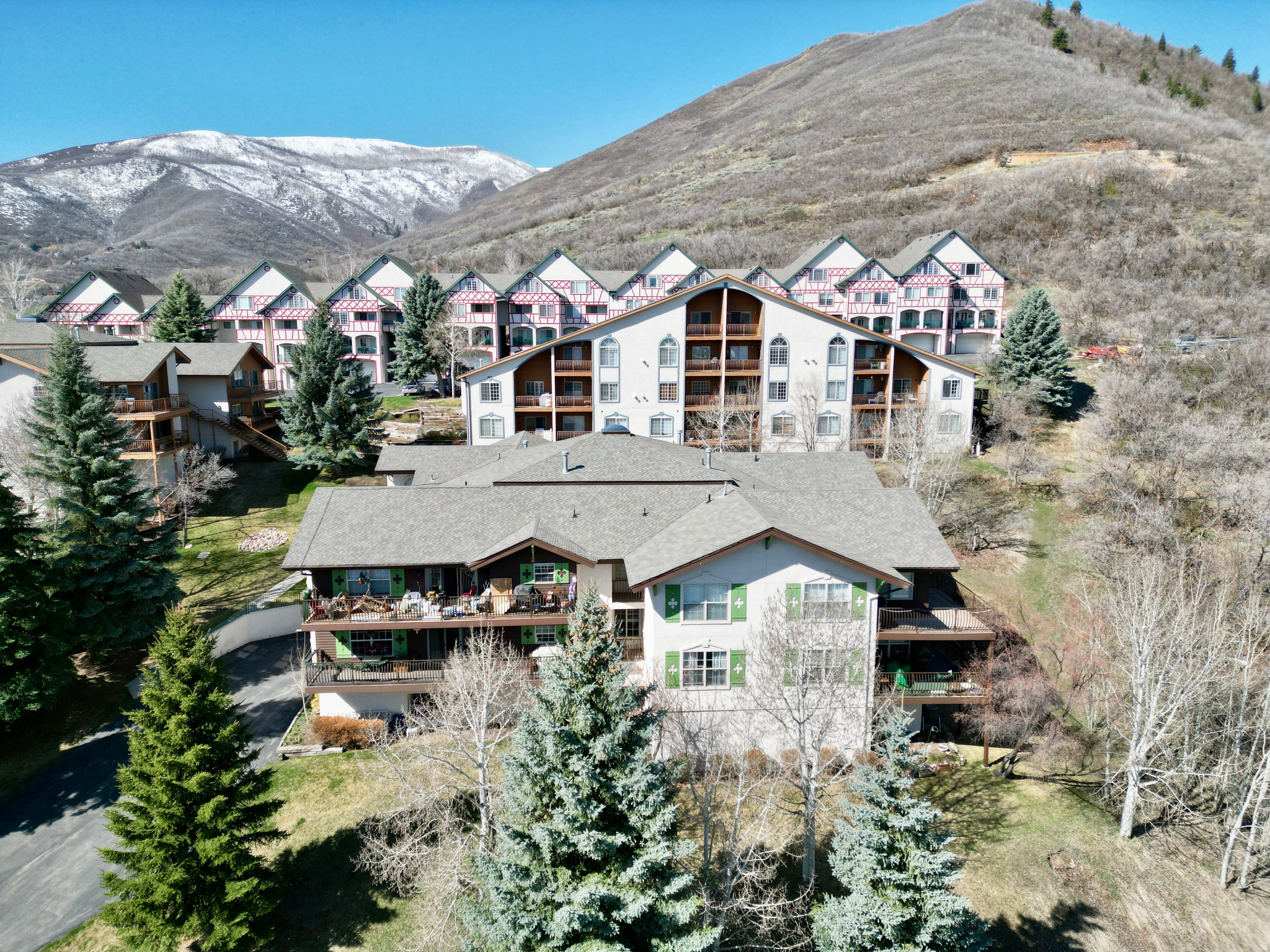 SWISS OAKS CONDOMINIUMS - Residential