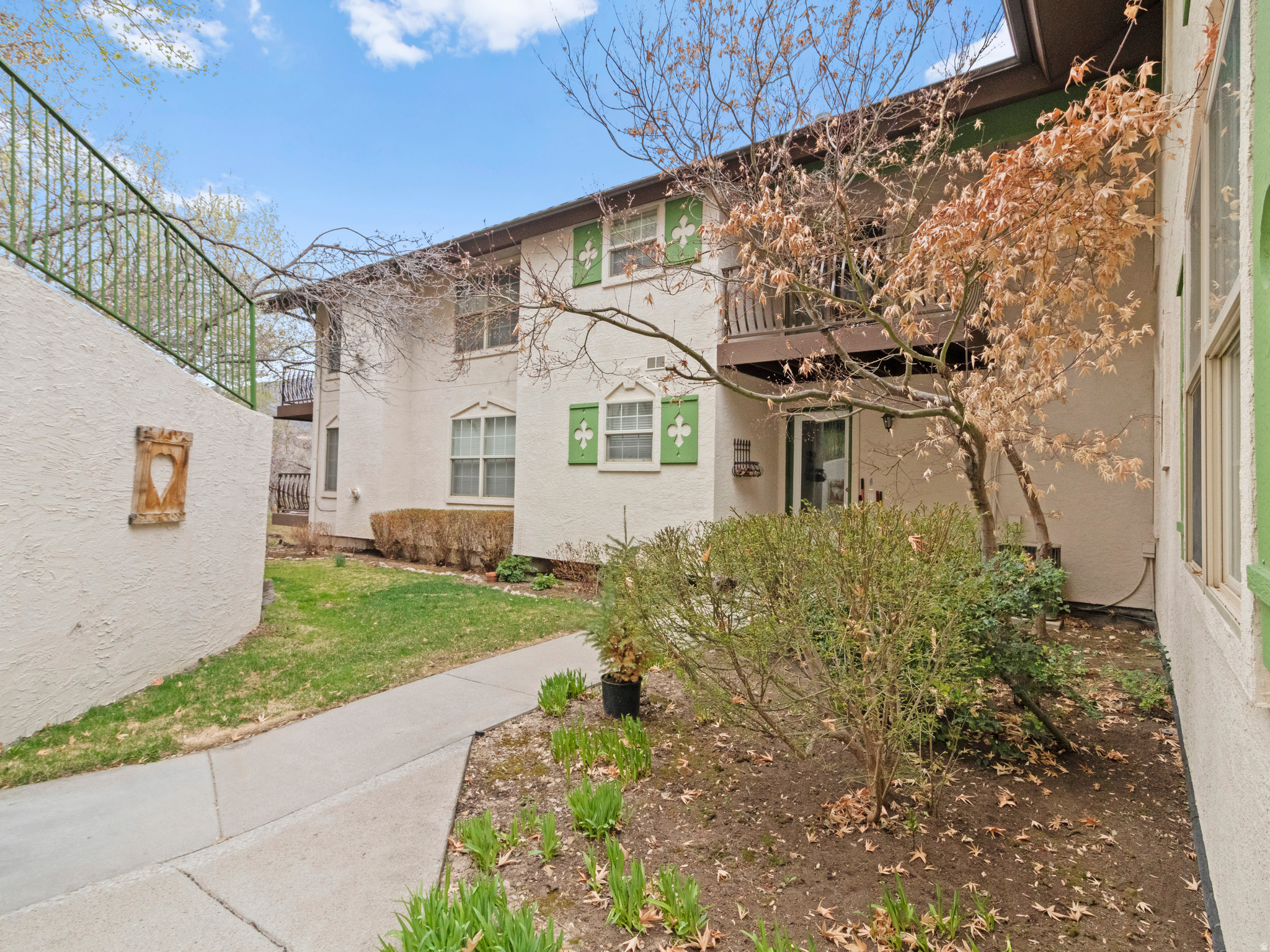 SWISS OAKS CONDOMINIUMS - Residential