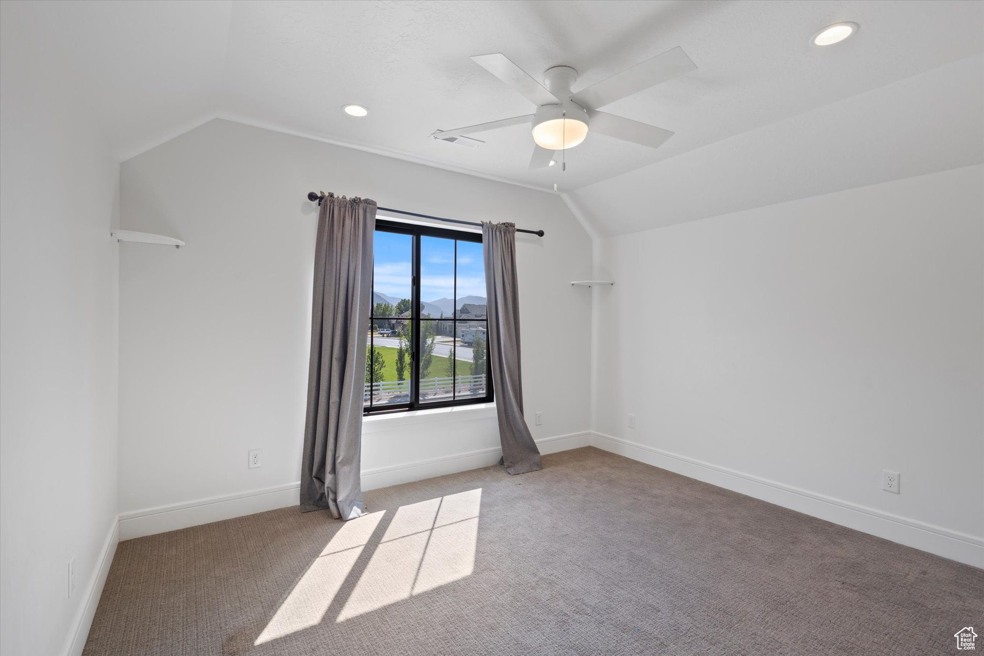 EMERALD ESTATES - Residential