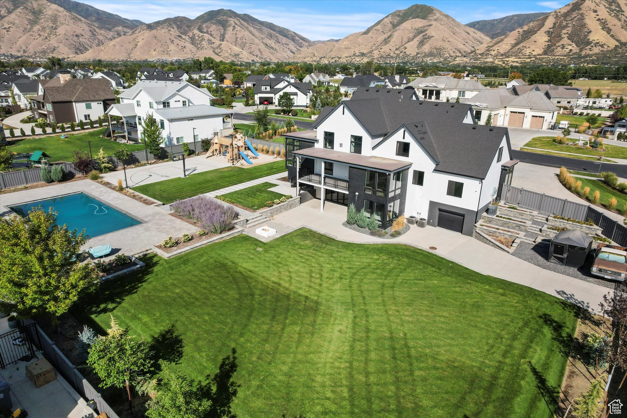 EMERALD ESTATES - Residential