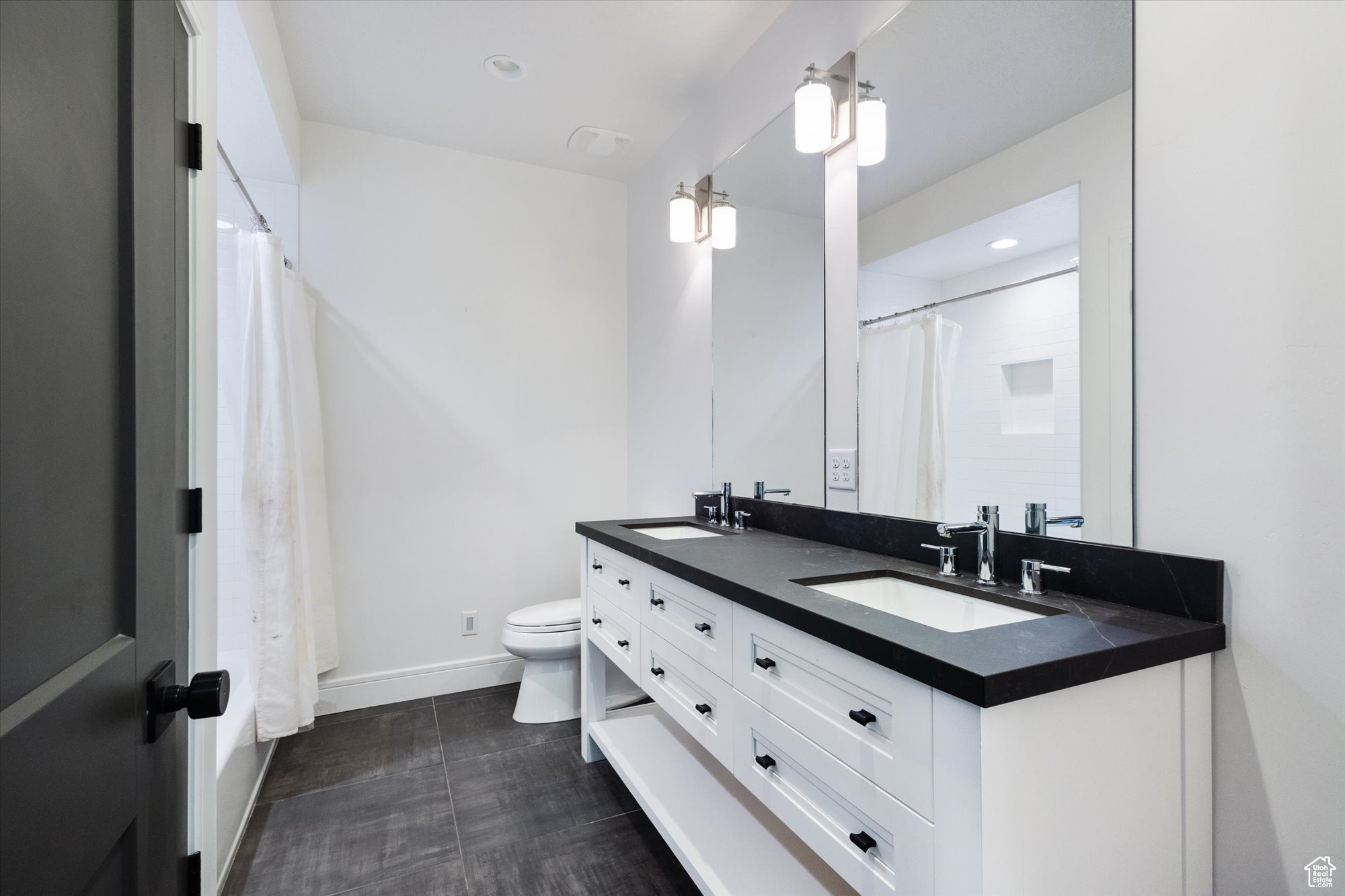 EMERALD ESTATES - Residential