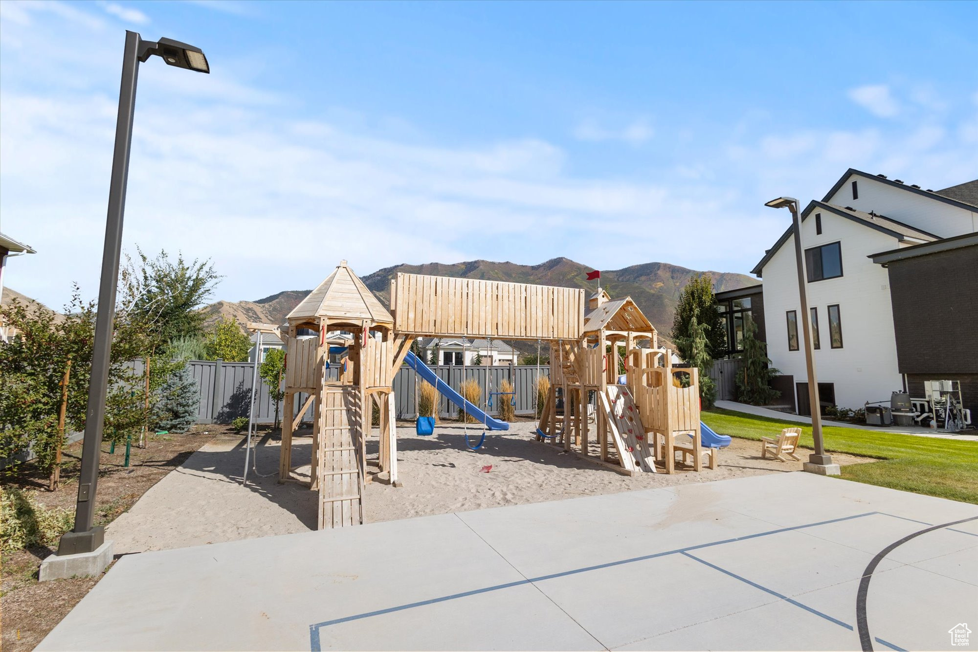 EMERALD ESTATES - Residential
